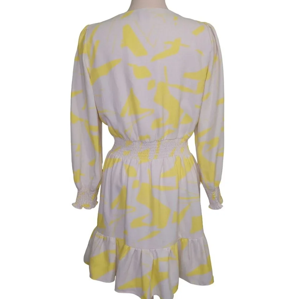 Vince Camuto Women's Yellow/White Abstract Print Smocked Ruffled Dress Size PM - Picture 2 of 12